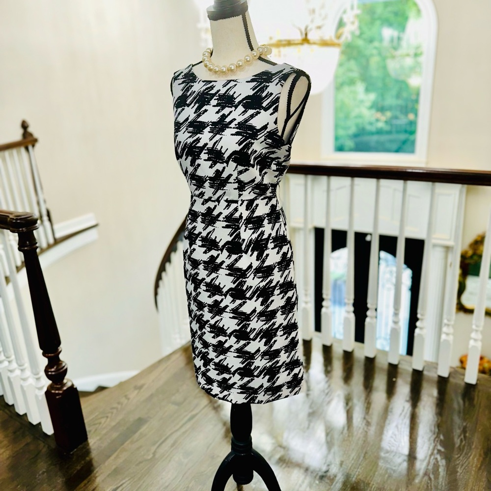THE LIMITED | Super Classic & Trendy Houndstooth Midi Dress - Picture 4 of 5